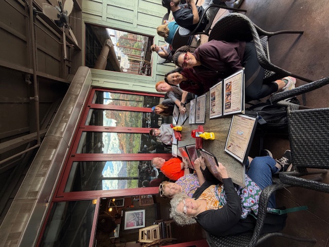 Summit attendees eating lunch on Sedona tour